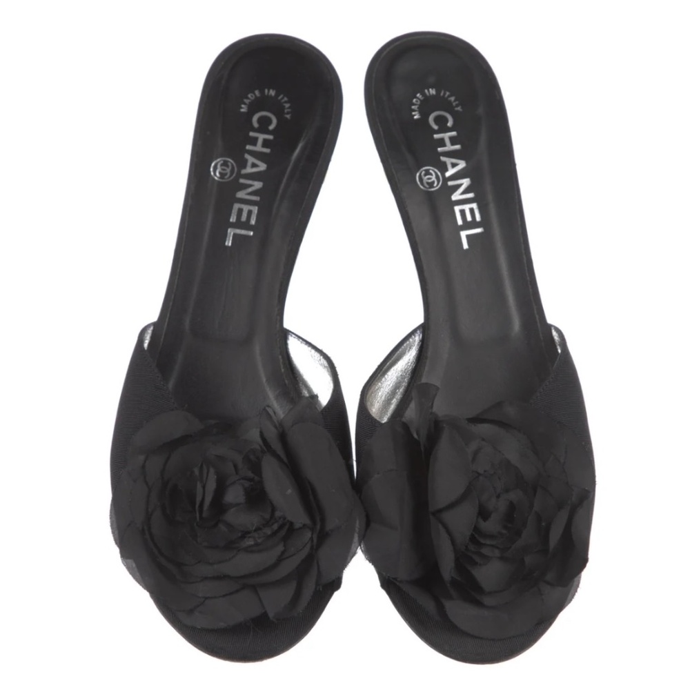 Camilia  Chanel  shoes size 39